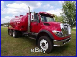 2009 International 7600 3300 Gallon Tandem Pump, Vacuum, Septic, Well truck