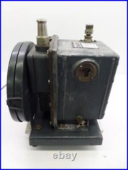 Welch Model 1402 Duo-Seal Vacuum Pump